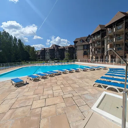 Rez-de-chaussee, Parking Gratuit, Piscine Chauffee