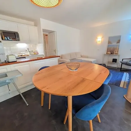 Rez-de-chaussee, Parking Gratuit, Piscine Chauffee Apartman *